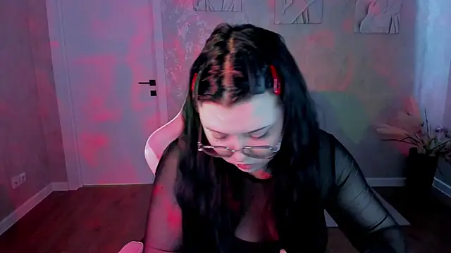 Snapshot of Kira_G0ld chatting on April 1, 2026, 1:08 am Kira G0ld online show from April 1, 2026, 1:08 am