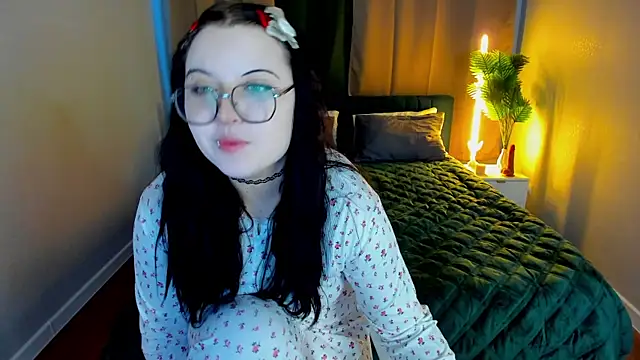 Snapshot of Kira_G0ld chatting on March 8, 2026, 1:11 am Kira G0ld online show from March 8, 2026, 1:11 am