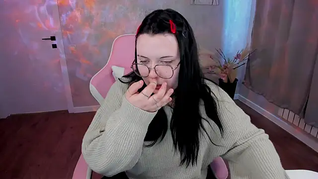 Snapshot of Kira_G0ld chatting on March 21, 2026, 8:19 am Kira G0ld online show from March 21, 2026, 8:19 am