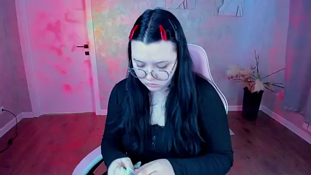 Snapshot of Kira_G0ld chatting on March 26, 2026, 1:04 am Kira G0ld online show from March 26, 2026, 1:04 am