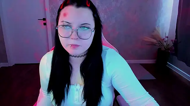 Snapshot of Kira_G0ld chatting on April 4, 2026, 1:01 am Kira G0ld online show from April 4, 2026, 1:01 am