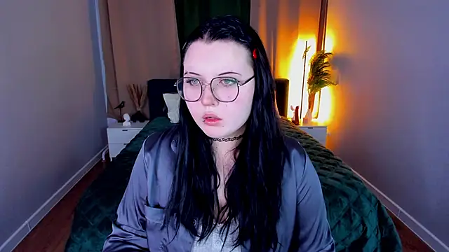 Snapshot of Kira_G0ld chatting on March 24, 2026, 1:05 am Kira G0ld online show from March 24, 2026, 1:05 am