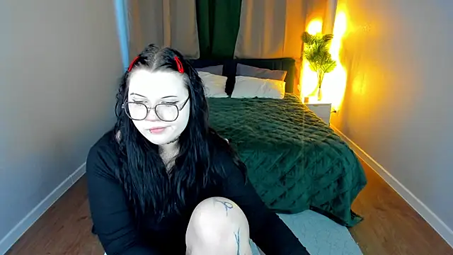 Snapshot of Kira_G0ld chatting on March 15, 2026, 1:12 am Kira G0ld online show from March 15, 2026, 1:12 am