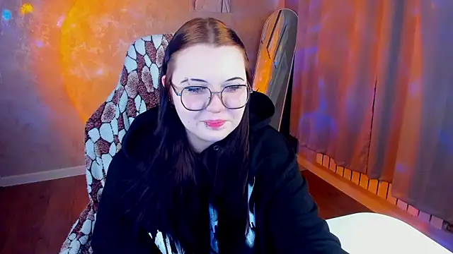 Snapshot of Kira_G0ld chatting on July 14, 2026, 5:08 pm Kira G0ld online show from July 14, 2026, 5:08 pm