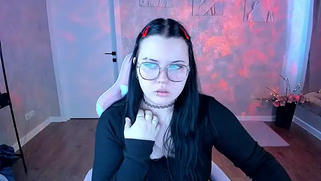 Snapshot of Kira_G0ld chatting on April 11, 2026, 1:02 am Kira G0ld online show from April 11, 2026, 1:02 am