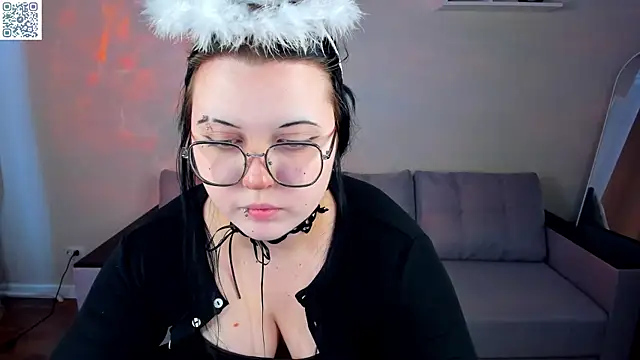 Kira G0ld online show from May 17, 2026, 8:47 am