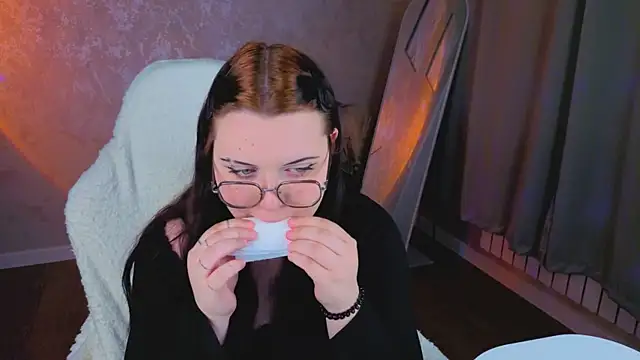 Snapshot of Kira_G0ld chatting on July 3, 2026, 5:08 pm Kira G0ld online show from July 3, 2026, 5:08 pm