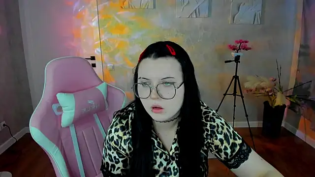 Snapshot of Kira_G0ld chatting on March 23, 2026, 1:06 am Kira G0ld online show from March 23, 2026, 1:06 am