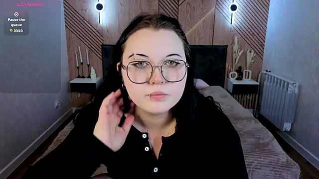 Kira G0ld online show from May 28, 2026, 9:17 am