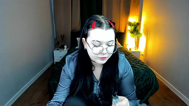 Snapshot of Kira_G0ld chatting on March 18, 2026, 1:09 am Kira G0ld online show from March 18, 2026, 1:09 am