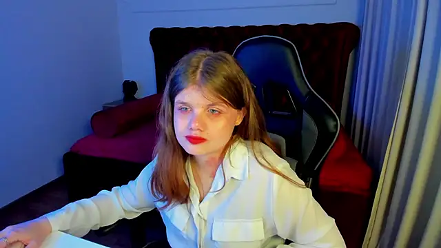 ChloeHalses online show from May 15, 2026, 5:11 pm