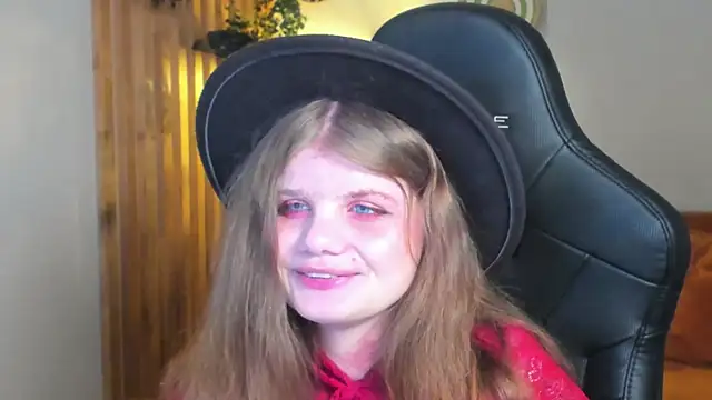 ChloeHalses online show from May 10, 2026, 5:04 pm