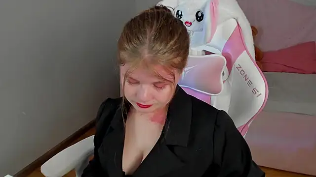 ChloeHalses online show from May 22, 2026, 5:11 pm