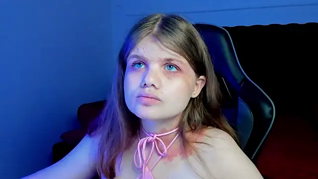ChloeHalses online show from May 24, 2026, 5:02 pm