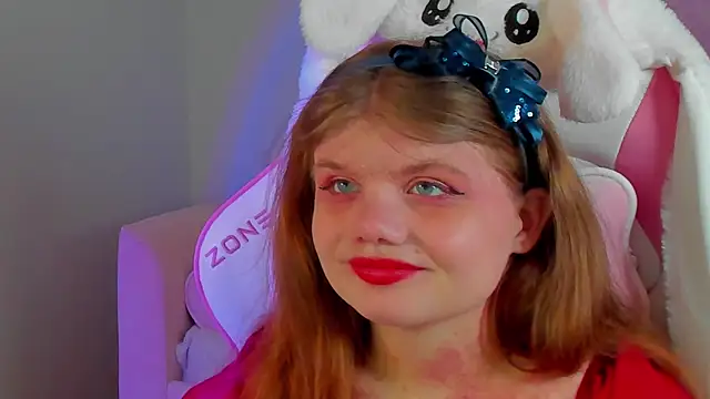 ChloeHalses online show from May 12, 2026, 5:04 am