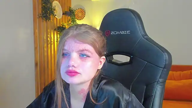 ChloeHalses online show from May 1, 2026, 5:01 am