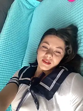 Snapshot of OnlyLeiLa chatting on April 13, 2026, 5:33 am OnlyLeiLa online show from April 13, 2026, 5:33 am