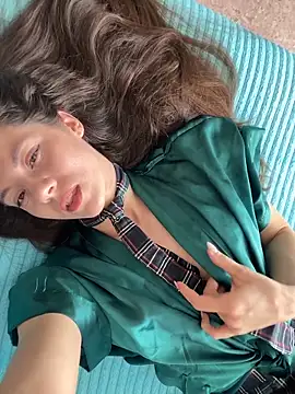 Snapshot of OnlyLeiLa chatting on April 16, 2026, 5:52 am OnlyLeiLa online show from April 16, 2026, 5:52 am