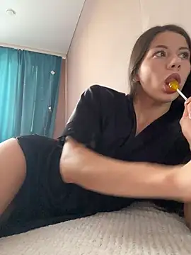 Snapshot of OnlyLeiLa chatting on February 11, 2026, 4:12 am OnlyLeiLa online show from February 11, 2026, 4:12 am