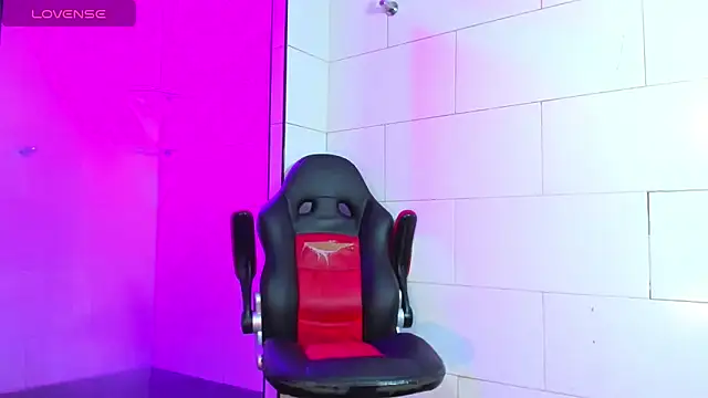 Snapshot of Maddye_Fox chatting on March 6, 2026, 7:20 pm Maddye Fox online show from March 6, 2026, 7:20 pm