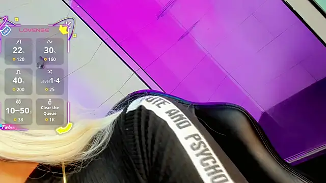 Snapshot of Maddye_Fox chatting on June 21, 2026, 3:23 am Maddye Fox online show from June 21, 2026, 3:23 am