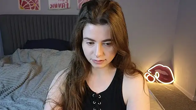 Snapshot of LovingWhisperr chatting on March 5, 2026, 1:24 am LovingWhisperr online show from March 5, 2026, 1:24 am