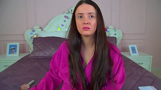 ElinaBellucci online show from February 18, 2026, 4:32 am