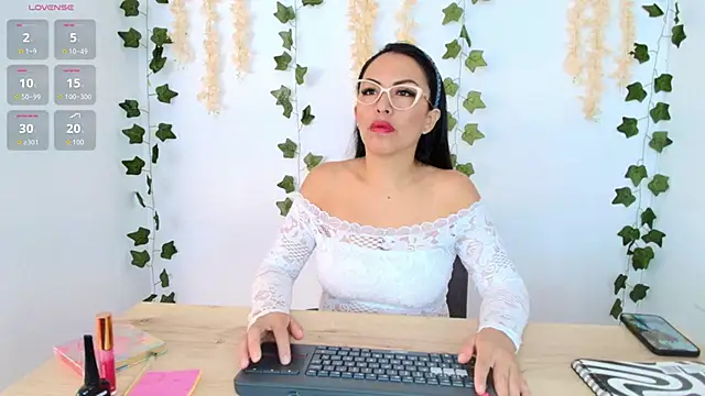 Emma Sanz   online show from May 9, 2026, 1:47 pm