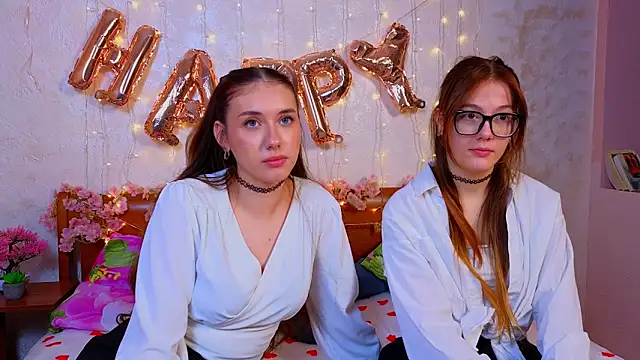 Snapshot of MelanieTwice chatting on February 4, 2026, 1:17 pm MelanieTwice online show from February 4, 2026, 1:17 pm