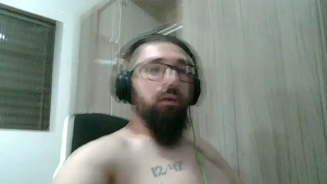 Snapshot of Redlovecouple chatting on February 8, 2026, 12:03 pm Redlovecouple online show from February 8, 2026, 12:03 pm