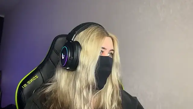 Snapshot of UnaXyling chatting on February 6, 2026, 8:21 am UnaXyling online show from February 6, 2026, 8:21 am