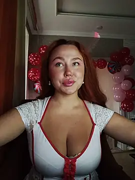 Snapshot of LolaaMint_ chatting on February 12, 2026, 10:15 am LolaaMint online show from February 12, 2026, 10:15 am