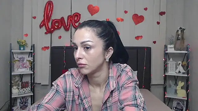 EvaClarkk online show from April 16, 2026, 5:19 am