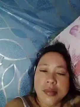 Snapshot of May_Bombs chatting on April 1, 2026, 8:28 pm May Bombs online show from April 1, 2026, 8:28 pm