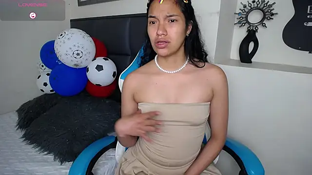 Snapshot of Julieta_Parker chatting on June 25, 2026, 2:09 am Julieta Parker online show from June 25, 2026, 2:09 am