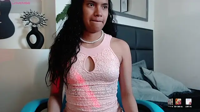 Snapshot of Julieta_Parker chatting on May 11, 2026, 1:40 am Julieta Parker online show from May 11, 2026, 1:40 am