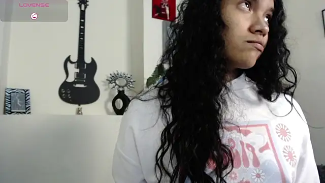 Snapshot of Julieta_Parker chatting on May 10, 2026, 2:59 am Julieta Parker online show from May 10, 2026, 2:59 am