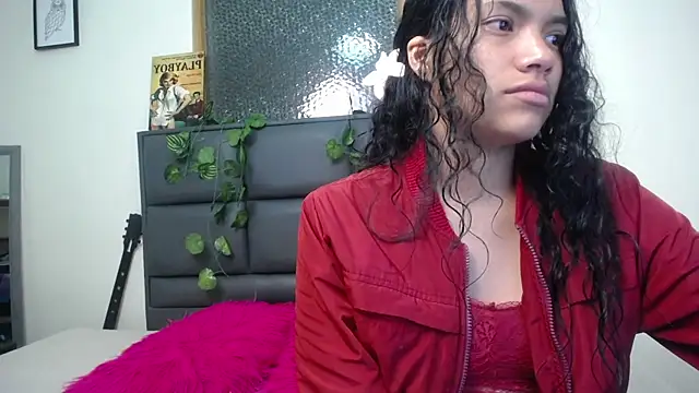 Snapshot of Julieta_Parker chatting on April 28, 2026, 3:11 am Julieta Parker online show from April 28, 2026, 3:11 am