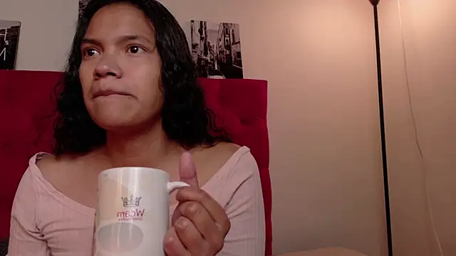 Snapshot of Julieta_Parker chatting on May 2, 2026, 2:39 am Julieta Parker online show from May 2, 2026, 2:39 am