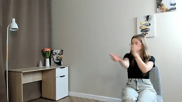 Snapshot of VictorMencia chatting on February 6, 2026, 7:21 pm VictorMencia online show from February 6, 2026, 7:21 pm