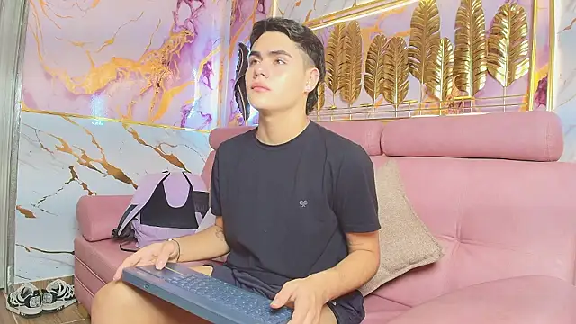 FemNoa online show from March 1, 2026, 1:44 pm