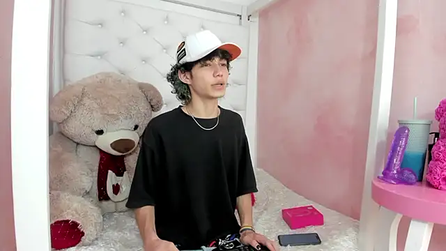 Snapshot of thanier_18 chatting on February 11, 2026, 7:47 pm thanier 18 online show from February 11, 2026, 7:47 pm