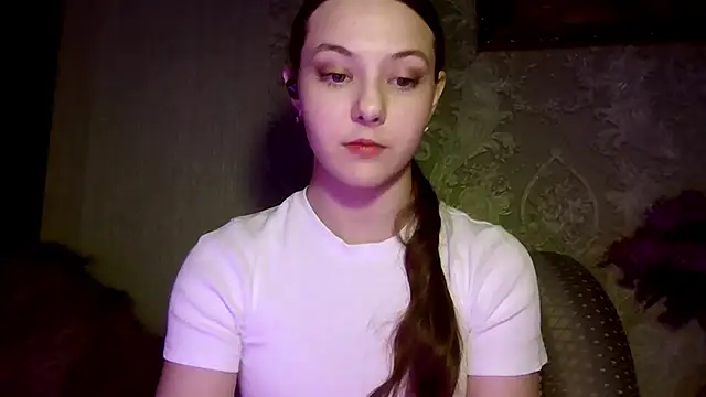 Snapshot of YuniNeko chatting on March 5, 2026, 2:13 pm YuniNeko online show from March 5, 2026, 2:13 pm