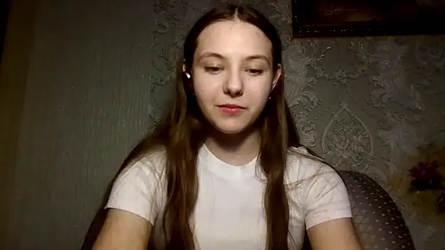 Snapshot of YuniNeko chatting on April 2, 2026, 3:19 pm YuniNeko online show from April 2, 2026, 3:19 pm