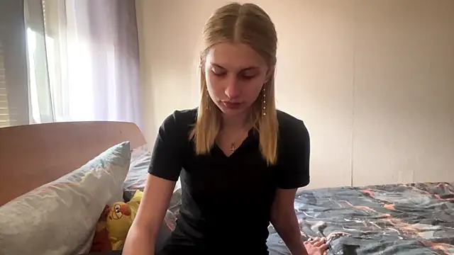 Snapshot of JeneeEady chatting on April 11, 2026, 6:21 am JeneeEady online show from April 11, 2026, 6:21 am