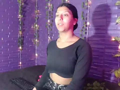 Snapshot of Vaneline2 chatting on April 21, 2026, 3:29 pm Vaneline2 online show from April 21, 2026, 3:29 pm
