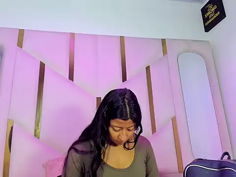 Snapshot of Vaneline2 chatting on May 3, 2026, 12:31 pm Vaneline2 online show from May 3, 2026, 12:31 pm