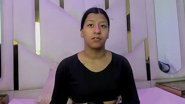 Snapshot of Vaneline2 chatting on April 22, 2026, 12:34 pm Vaneline2 online show from April 22, 2026, 12:34 pm