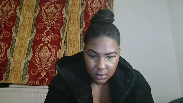 CurvySashia online show from April 5, 2026, 11:11 pm