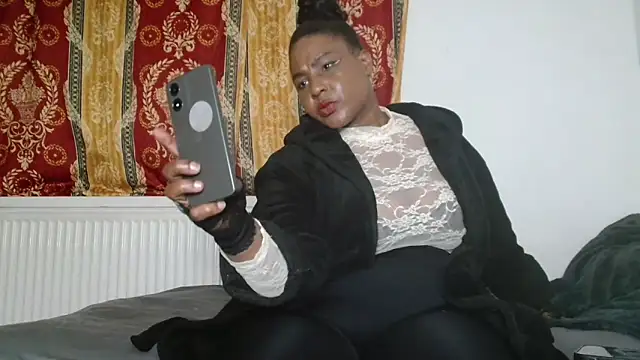 CurvySashia online show from May 17, 2026, 9:48 pm